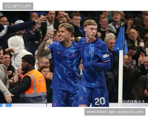 切尔西快速转换配合,左右两翼交替威胁