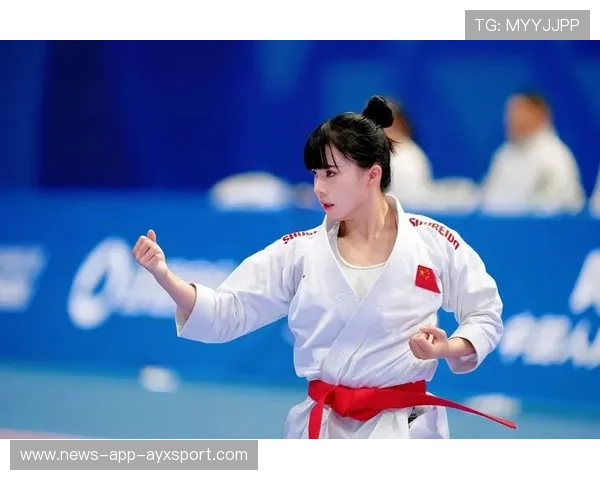 世界空手道大赛爆发罕见卧槽级KO，全场静默三秒